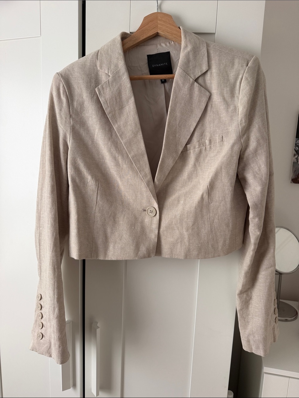 Dynamite Cropped Linen-Blend Blazer in Light Beige